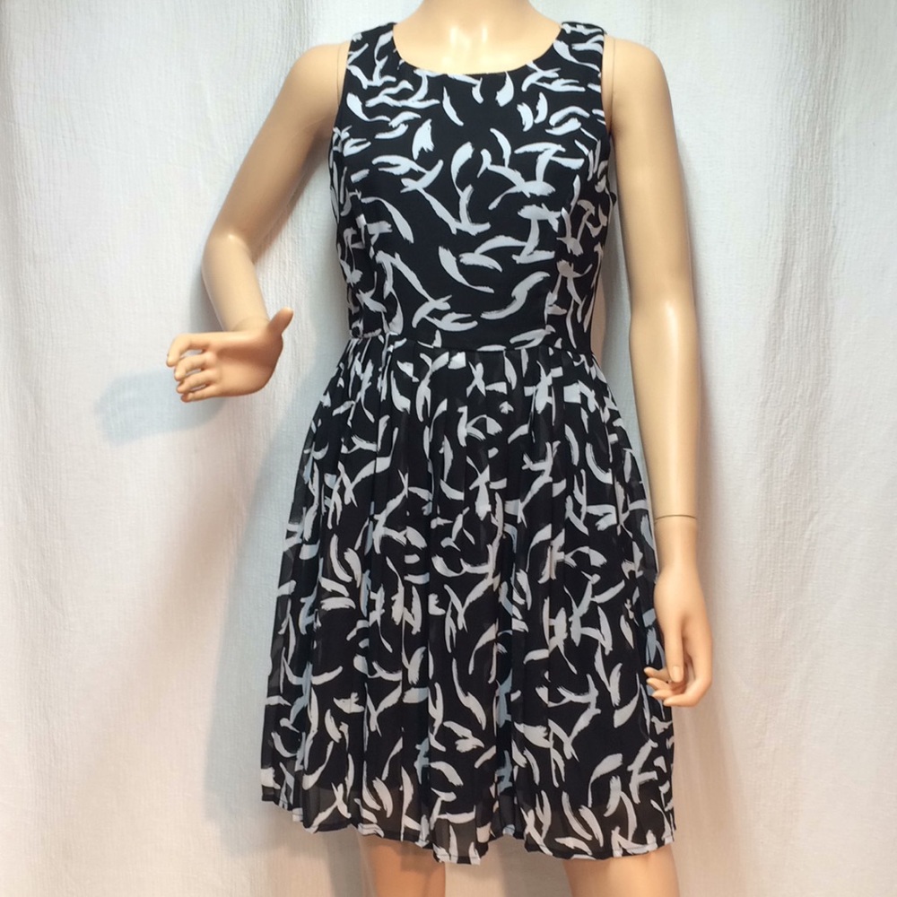 GAP chic black & white print dress